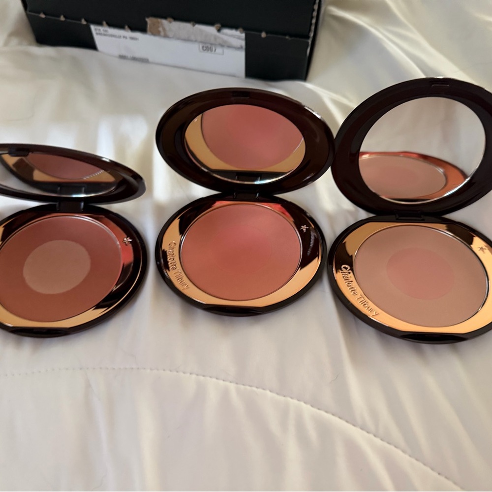 Charlotte Tilbury Cheek to Chic Set